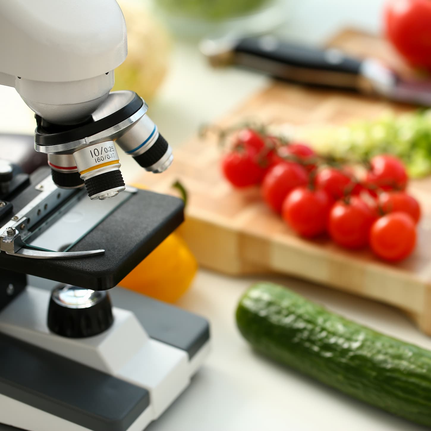 microscope-head-kitchen-background-vegetables-concept-nitrates